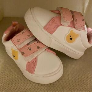 Disney Winnie the Pooh sneakers - size 4